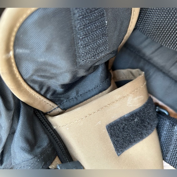 LLBEAN Traveler bag, converts to shoulder or backpack. #0MS45. Versatile, Unisex - Picture 10 of 14